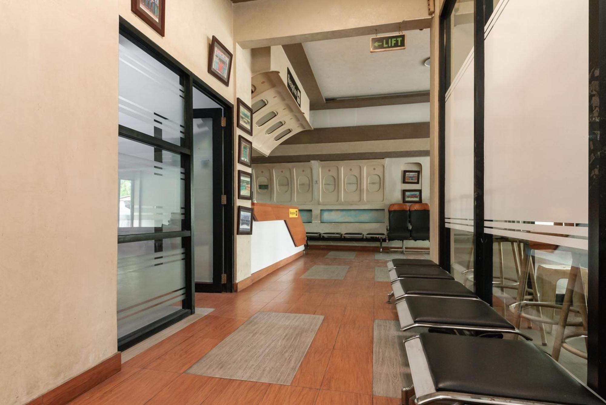 Reddoorz Near Mandaya Royal Hospital Puri Hotell Tangerang Eksteriør bilde