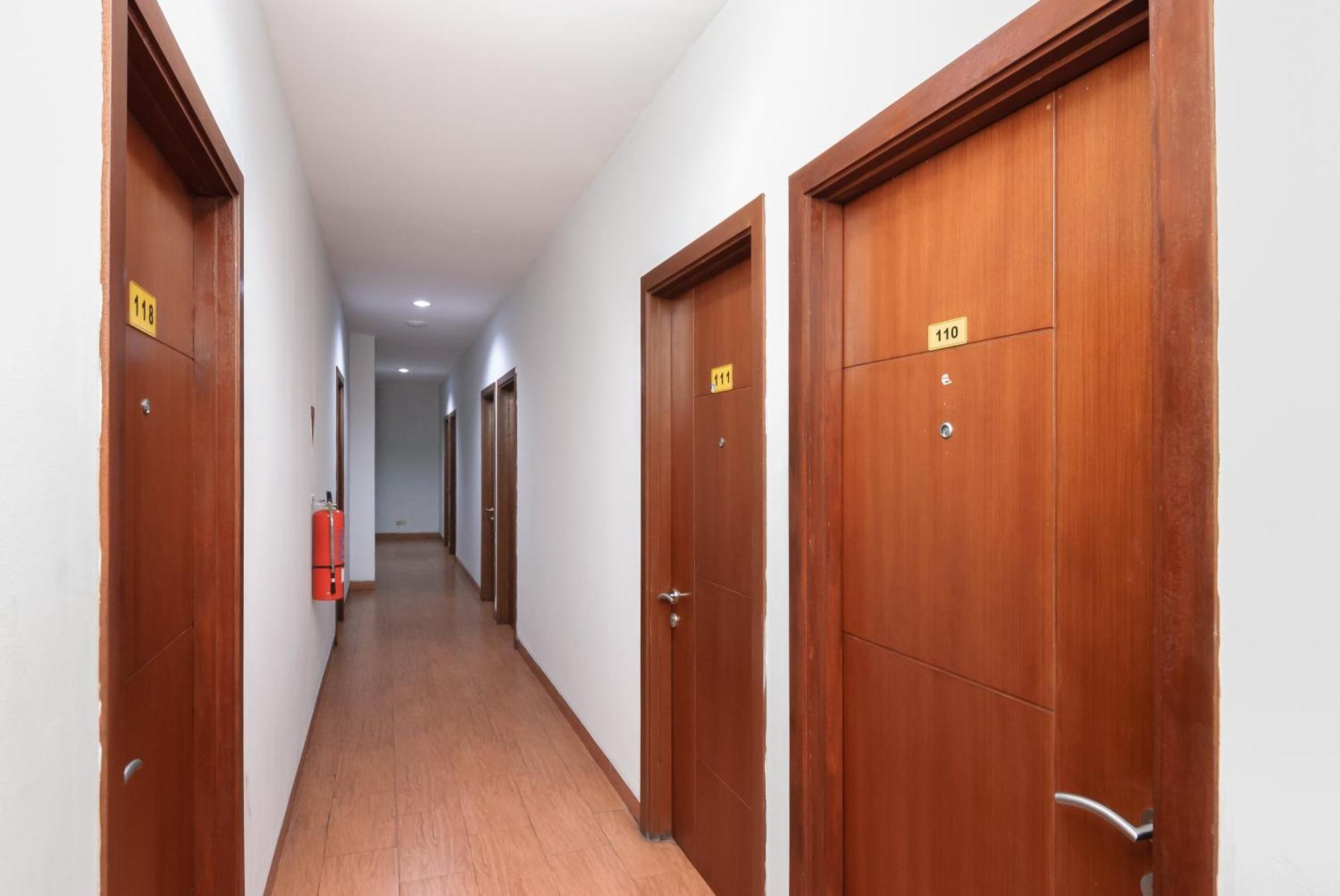 Reddoorz Near Mandaya Royal Hospital Puri Hotell Tangerang Eksteriør bilde