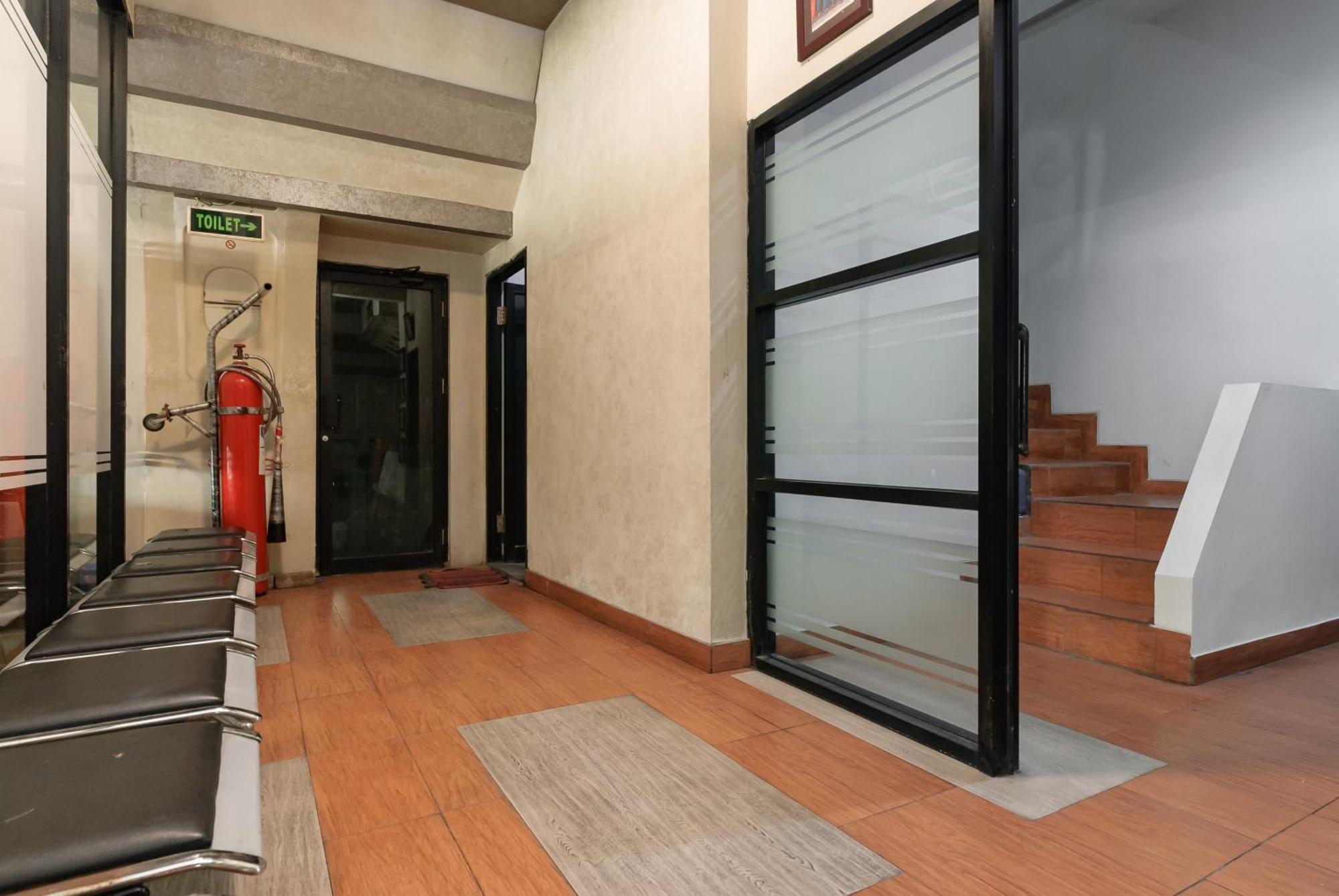 Reddoorz Near Mandaya Royal Hospital Puri Hotell Tangerang Eksteriør bilde