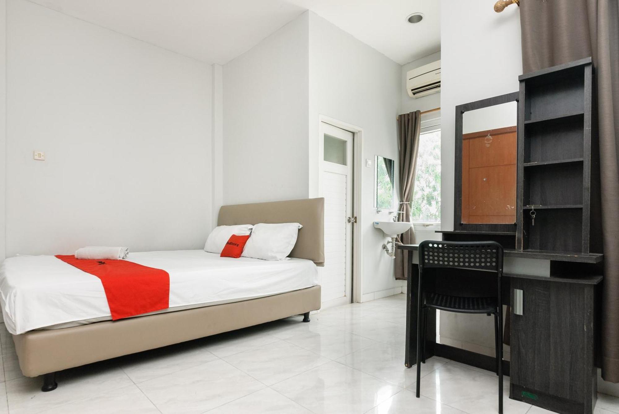 Reddoorz Near Mandaya Royal Hospital Puri Hotell Tangerang Eksteriør bilde