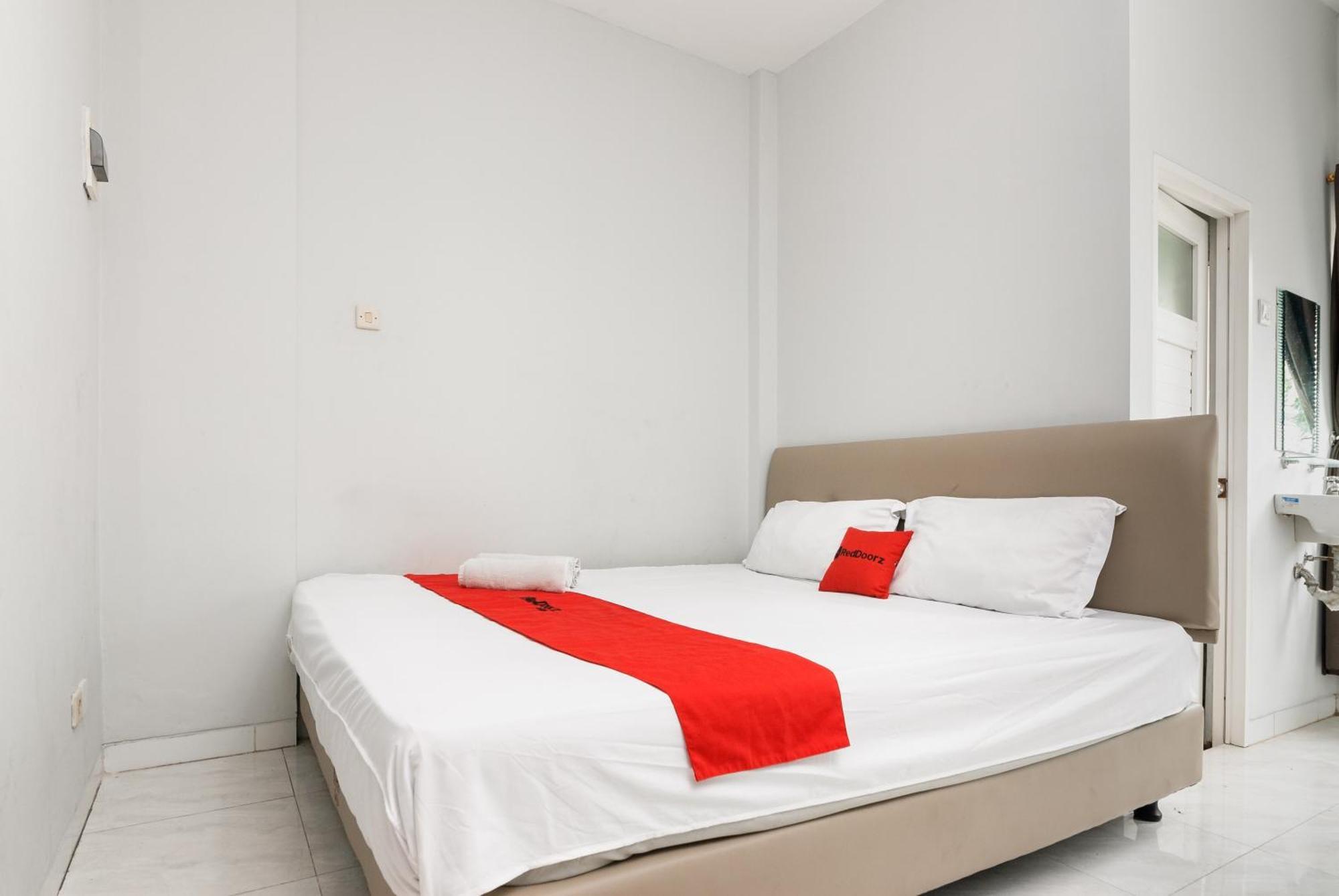 Reddoorz Near Mandaya Royal Hospital Puri Hotell Tangerang Eksteriør bilde