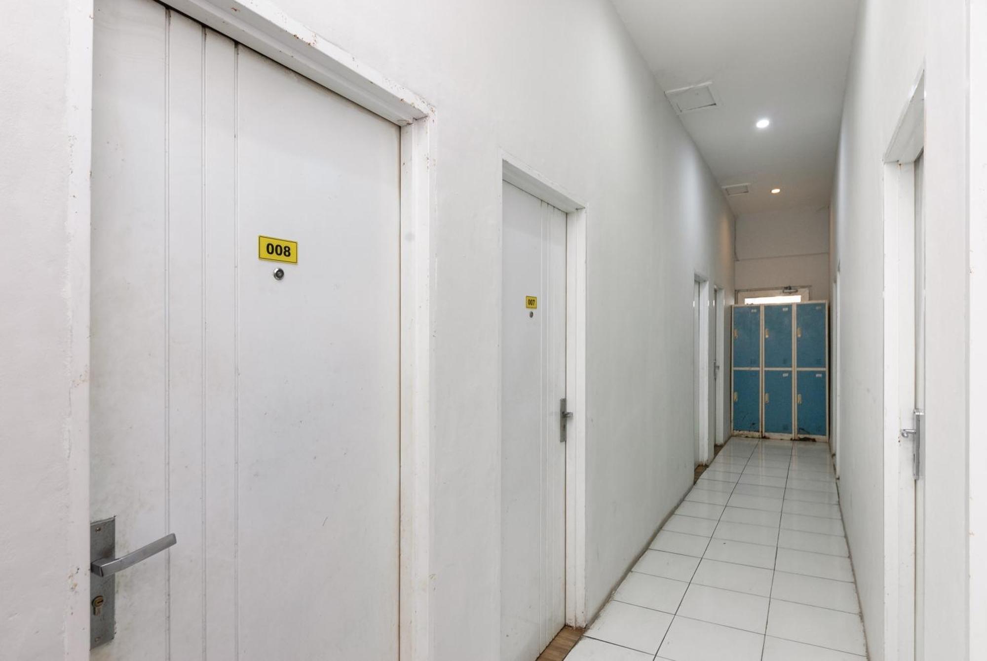 Reddoorz Near Mandaya Royal Hospital Puri Hotell Tangerang Eksteriør bilde