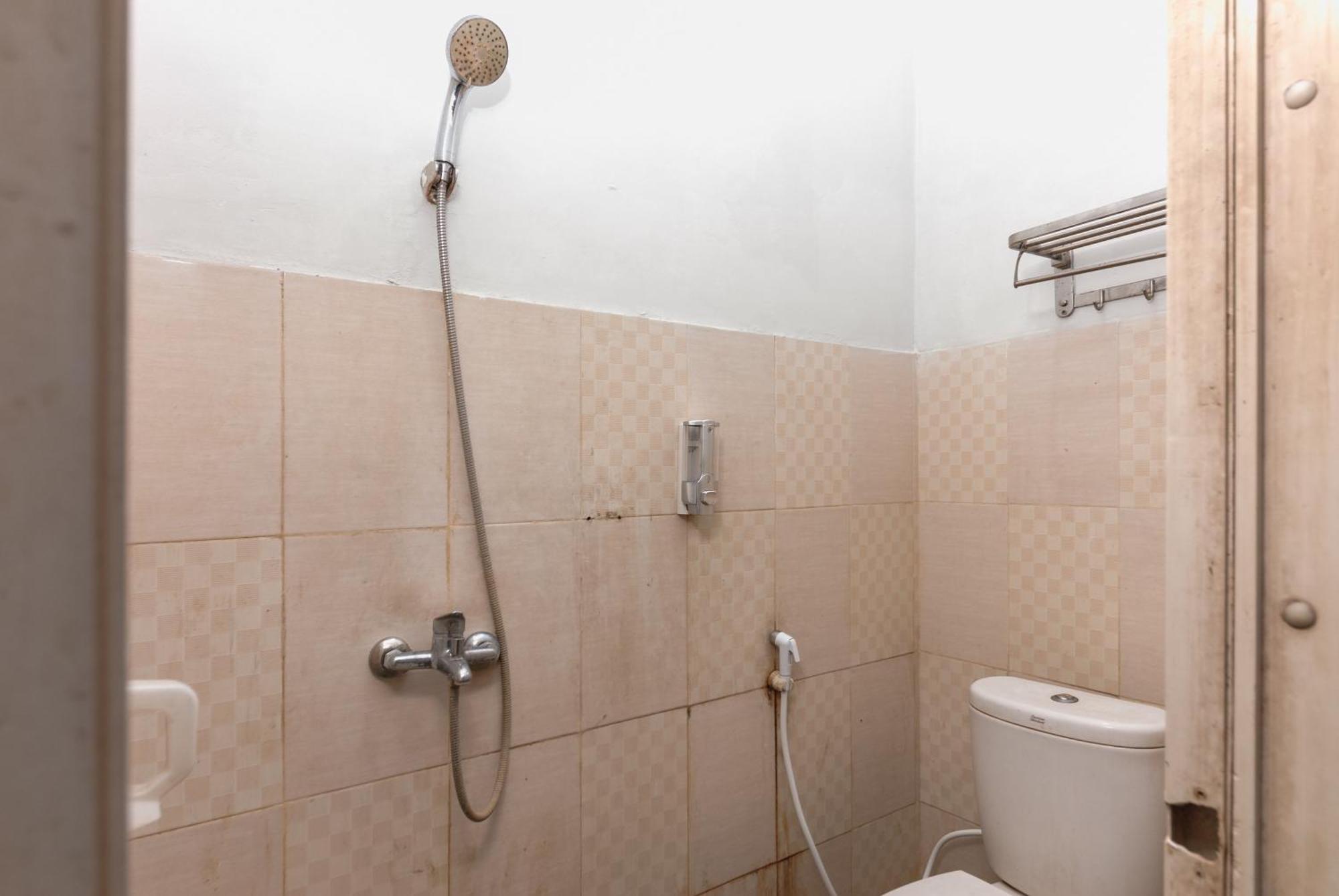 Reddoorz Near Mandaya Royal Hospital Puri Hotell Tangerang Eksteriør bilde