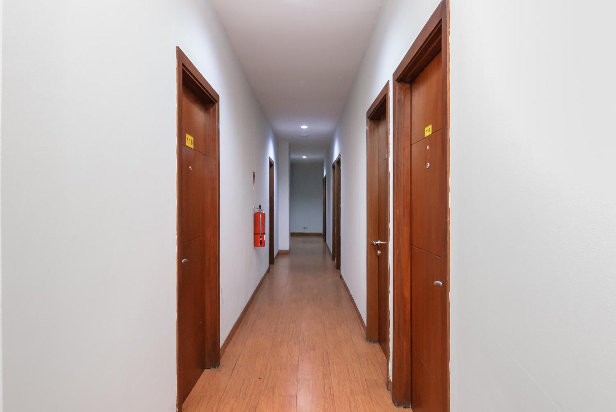 Reddoorz Near Mandaya Royal Hospital Puri Hotell Tangerang Eksteriør bilde