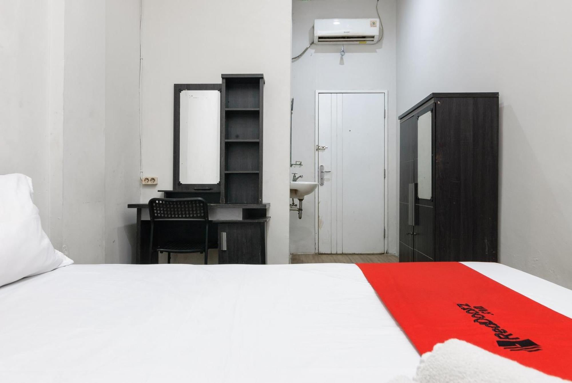 Reddoorz Near Mandaya Royal Hospital Puri Hotell Tangerang Eksteriør bilde