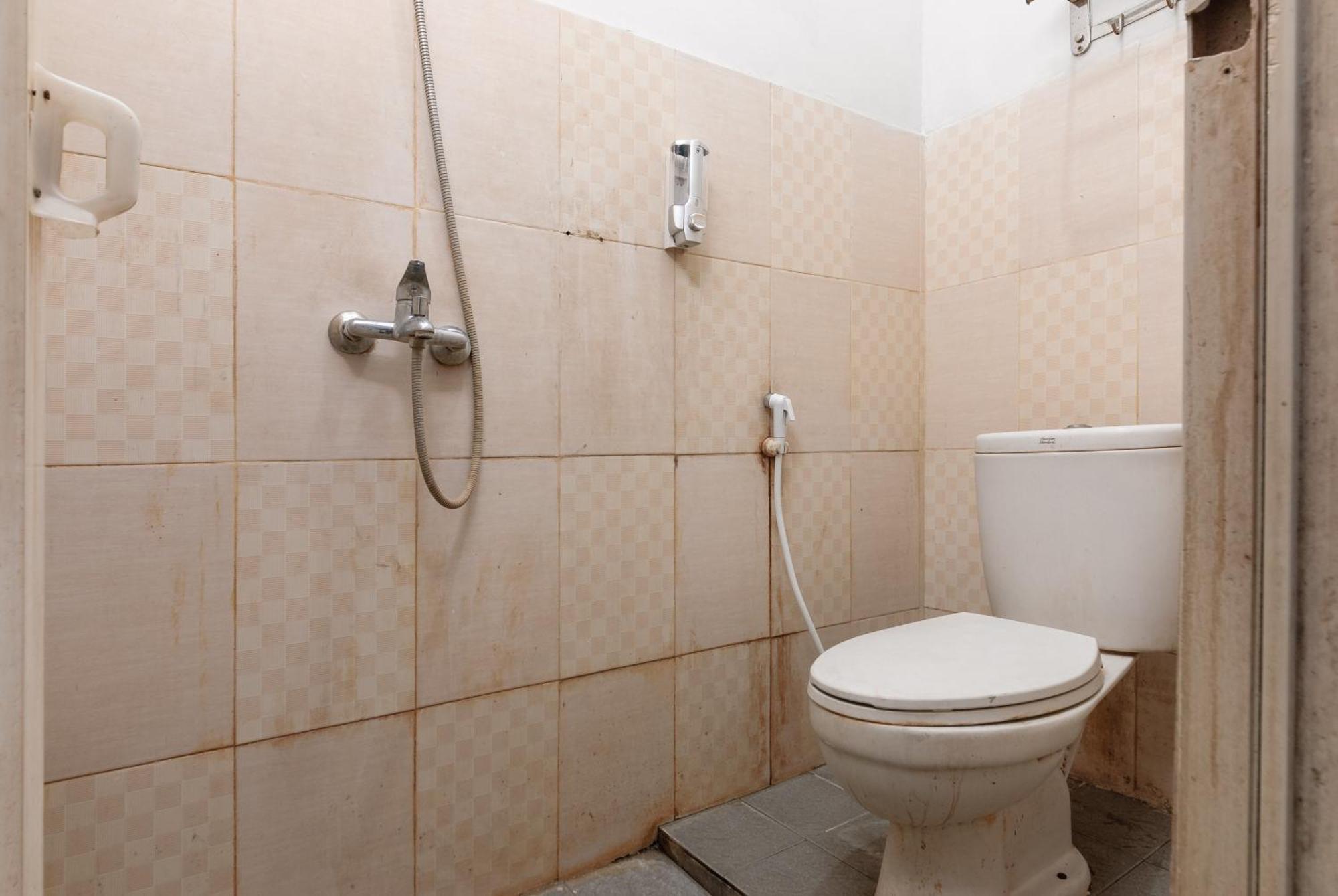 Reddoorz Near Mandaya Royal Hospital Puri Hotell Tangerang Eksteriør bilde