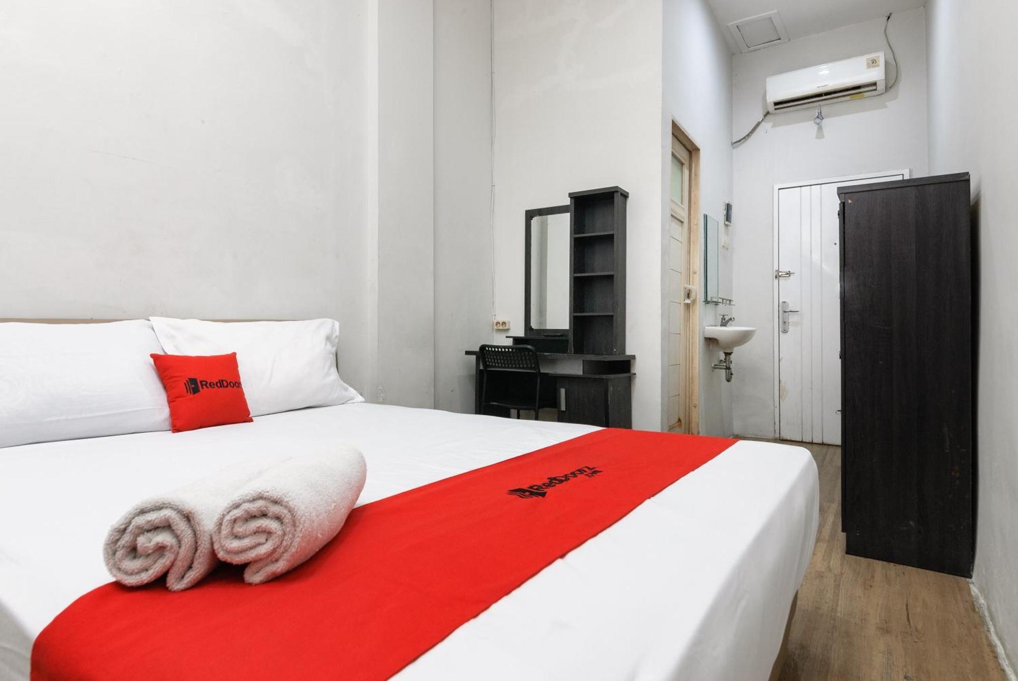 Reddoorz Near Mandaya Royal Hospital Puri Hotell Tangerang Eksteriør bilde