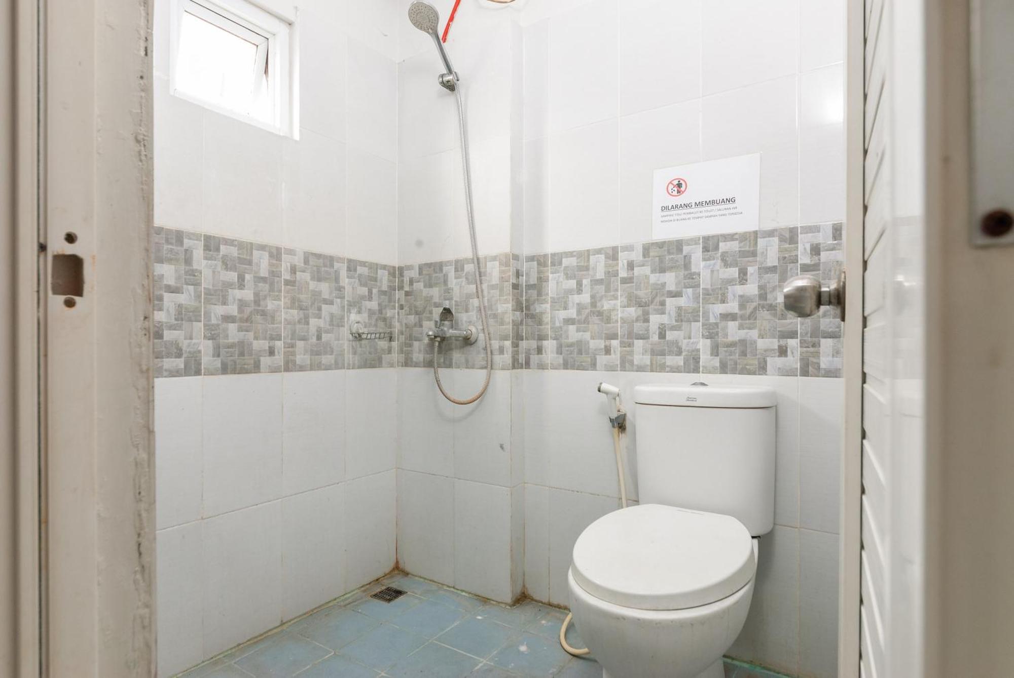 Reddoorz Near Mandaya Royal Hospital Puri Hotell Tangerang Eksteriør bilde